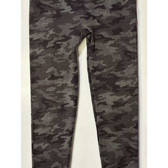 SPANX Look At Me Now Seamless Shapewear Gray Camo Cropped Leggings EUC - Picture 4 of 10